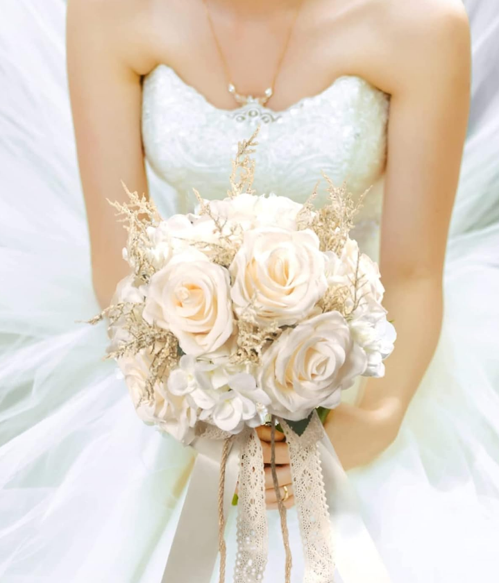 Artificial Roses Champagne White Silk Flowers with Decorative Ribbon